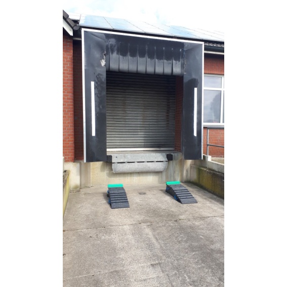 Auffahrrampenset 2-Teilig mit Überfahr- und Kippschutz 1000 x 600 x 200 Nutzlast per Set12 to 2 20190509_105139_1280