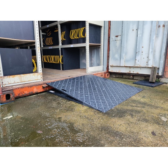 Rampe für Seecontainer , Verladerampe , 1100 x 1100 x 150 mm 1 Rampe für Seecontainer