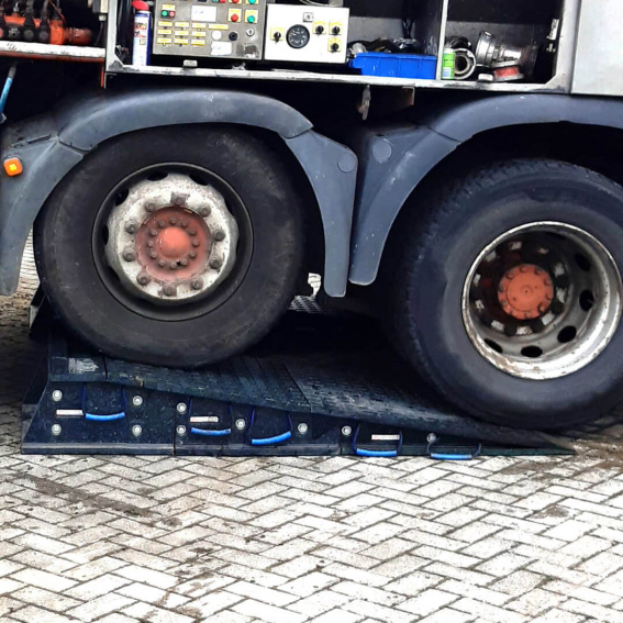 containerrampe_entsorgungsbetrieb_1