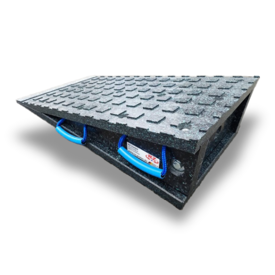 RZ Containerauffahrrampenset 800 x 400 x 330 mm mit Traktionsfräsung, 4 Griffschlaufen, einteilig 3 c_rampe_kunststoff_rz_3