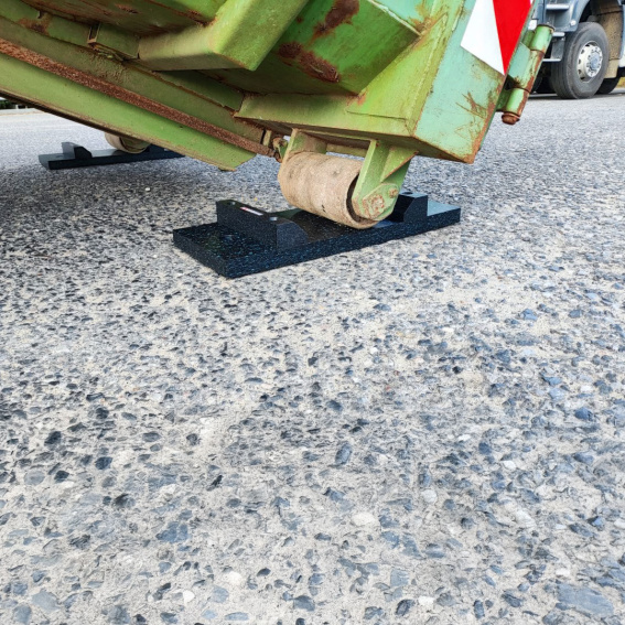 Container Stop SNR XLS Heavy Duty Short Way mit 40mm Grundplatte 2x Anschlag 2 Container-Stopp-Platte, schützt den Boden vor Beschädigungen durch Abrollcontainer.