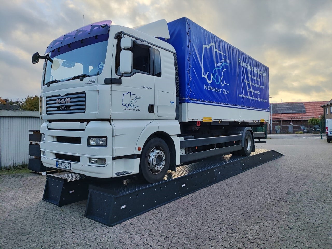 Schwerlast Modulrampe mit Podest