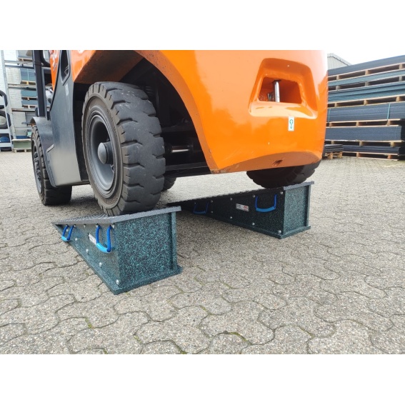RZ Seecontainerauffahrrampe " Light ca. 17 Kg " 2 Stück Set 1000 x 300 x 160 mm mit Traktionsfräsung, 4 Griffschlaufen einteilig 1 IMG_20240524_093607