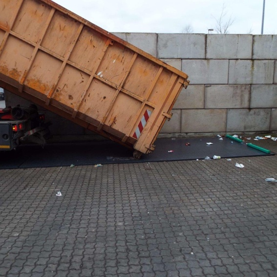 Container (2)